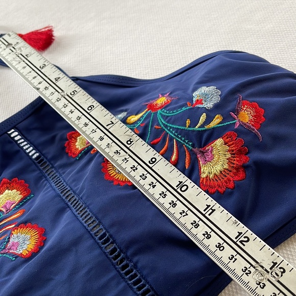 🦋3/40✨Host Pick✨Halter Bikini Top - Padded, Lace up back - Picture 12 of 13